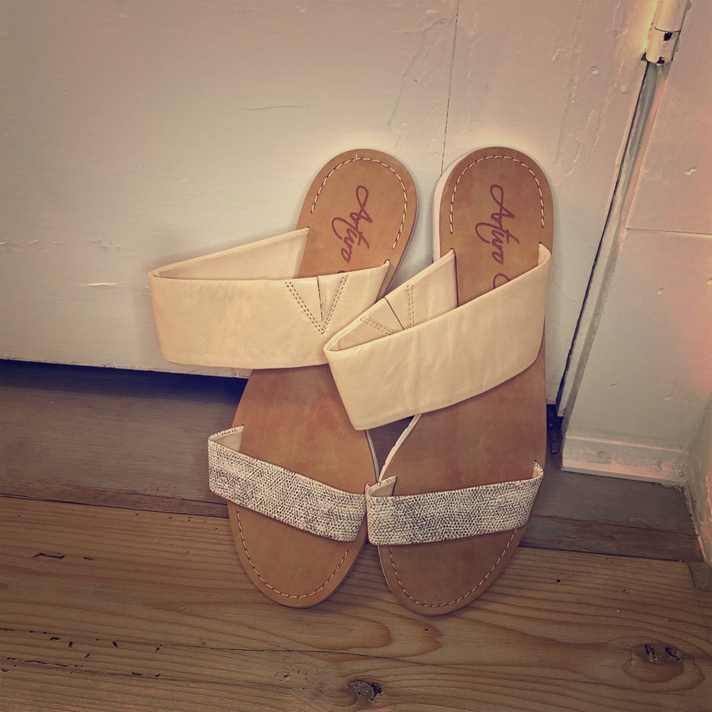 Arturo Chiang Sandals sz8.5